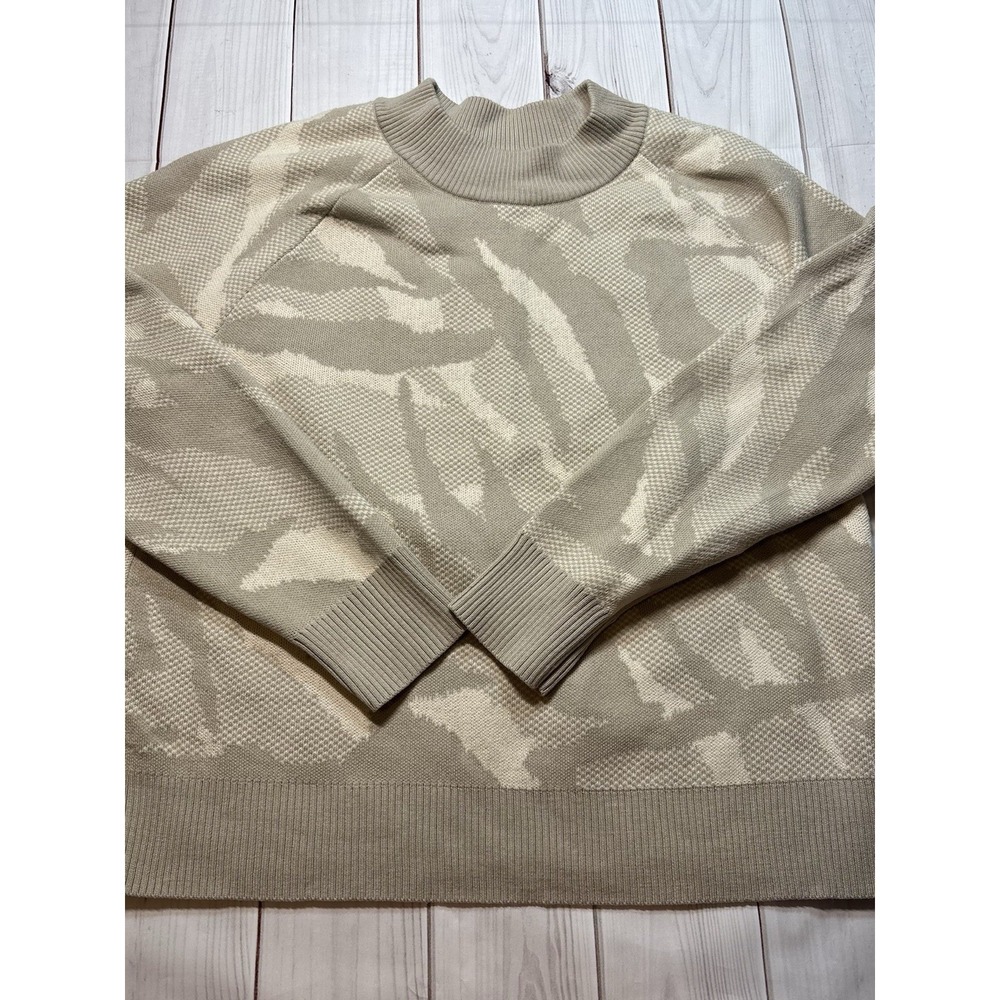 Athleta Jacquard Camo Crew Sweater Womens Medium Beige Camouflage Knit Pullover